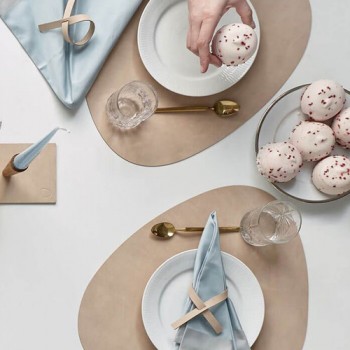 981162 NUPO light grey подстановочная салфетка фигурная, кожа, L 44 см, W 37 см, серия NUPO, LIND DNA