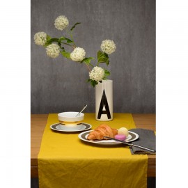 Дорожка на стол из умягченного льна с декоративной обработкой горчичного цвета, Tkano